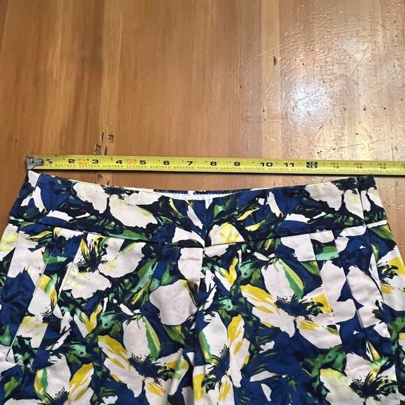 J. Crew Factory Women's Blue Floral 5" Printed Stretch Chino Short Size 4 - Picture 7 of 7
